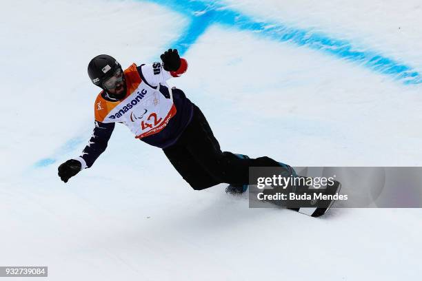 Keith Gabel of the United States competes during the Men's snowboard Slalom SB-LL2 during day seven of the PyeongChang 2018 Paralympic Games on March...