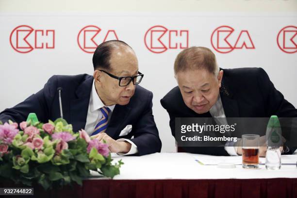 Li Ka-shing, chairman of CK Hutchison Holdings Ltd. And CK Asset Holdings Ltd., left, speaks with Canning Fok, co-managing director of CK Hutchison...