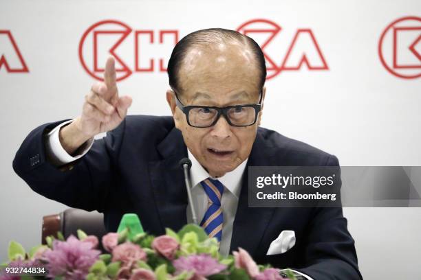 Li Ka-shing, chairman of CK Hutchison Holdings Ltd. And CK Asset Holdings Ltd., speaks during a news conference in Hong Kong, China, on Friday, March...