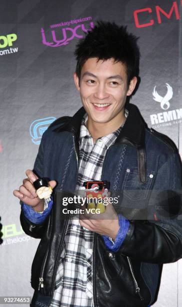 Hongkong singer and actor Edison Chen promotes friend DJ Tommy's new album "VINYL-CD-MP3" on November 20, 2009 in Taipei, Taiwan of China.