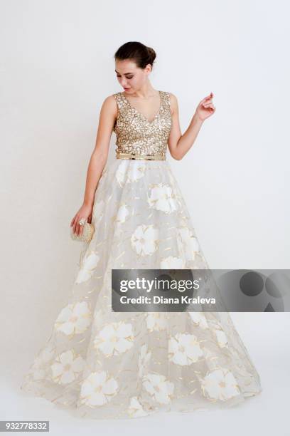 young woman with a stylish and elegant white dress - gold dress 個照片及圖片檔