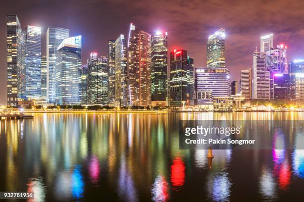 business building and financial district in night time at singapore city - merlion park stock pictures, royalty-free photos & images