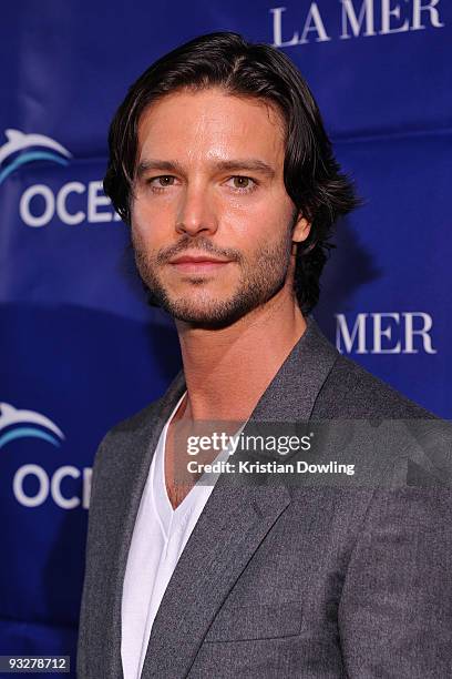 Actor Jason Behr arrives for Oceana's 2009 Partners Award Gala on November 20, 2009 in Los Angeles, California. (Photo by Kristian Dowling/WireImage