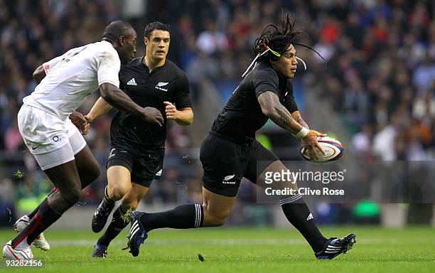 Ma'a Nonu of New Zealand passes the ball as Ayoola Erinle of England closes him down during the Investec Challenge Series match between England and...