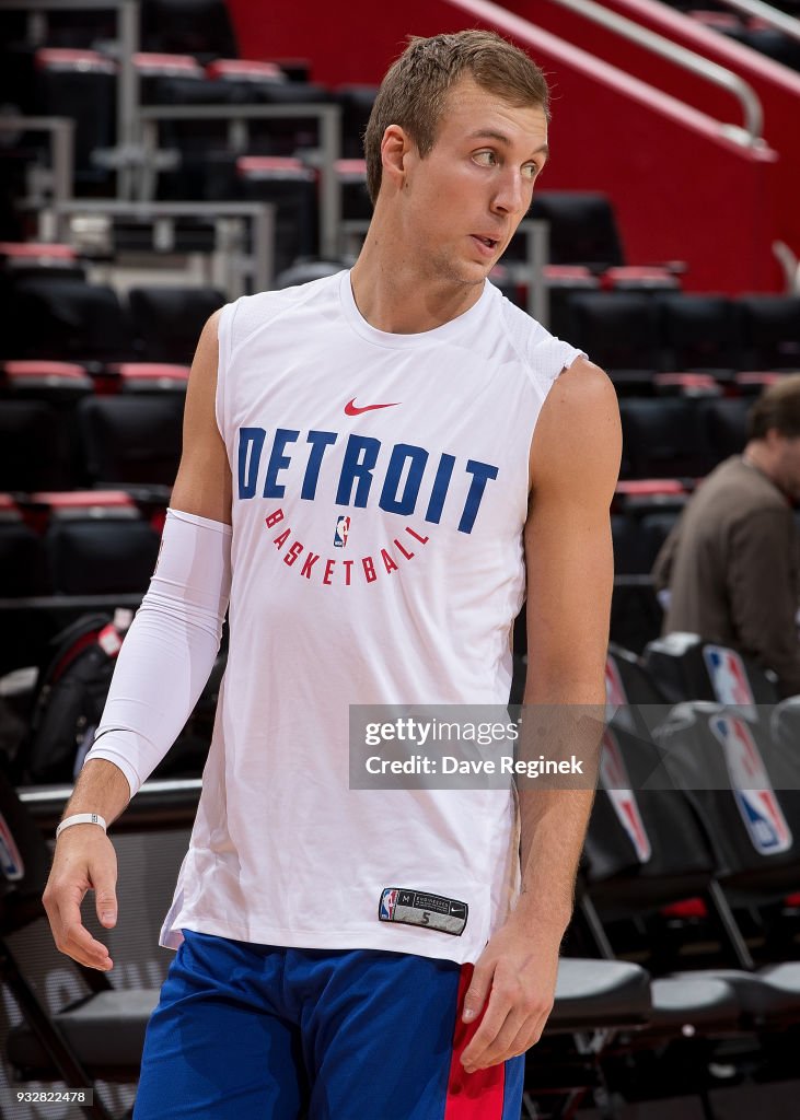 Luke Raptors Luke Kennard of the Detroit Pistons warms up prior to an NBA game ...
