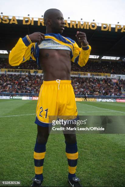 October 1998 Parma, Serie A - Parma v Fiorentina - Lilian Thuram lifts his shirt before the match