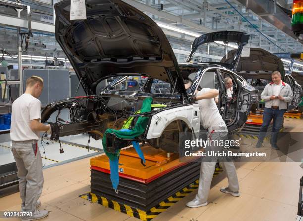Car production at Audi AG in Ingolstadt. Assembly work on the Audi A4.