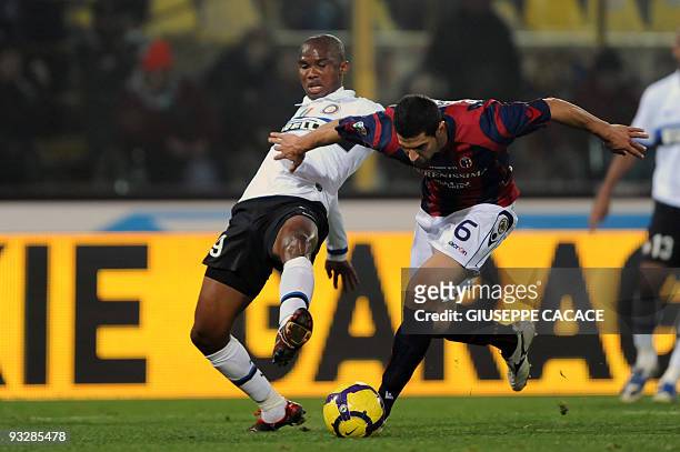 Inter Milan's Cameroonian forward Samuel Eto'o fights for the ball with Bologna's defender Miguel Angel Britos of Uruguay during their Italian Serie...