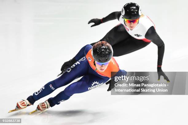 Yara van Kerkhof of the Netherlands skates against Natalia Maliszewska of Poland in the women's 500 meter heats during the World Short Track Speed...