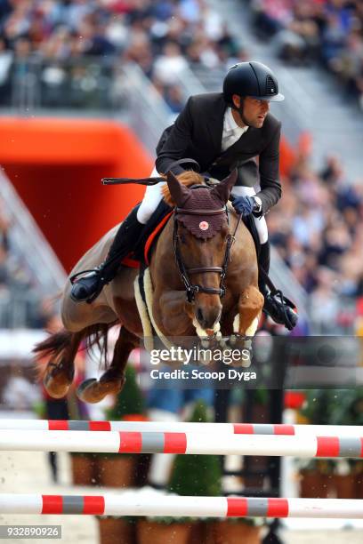 Dr. Simon Riding Simon Sellier Photos and Premium High Res Pictures - Getty Images