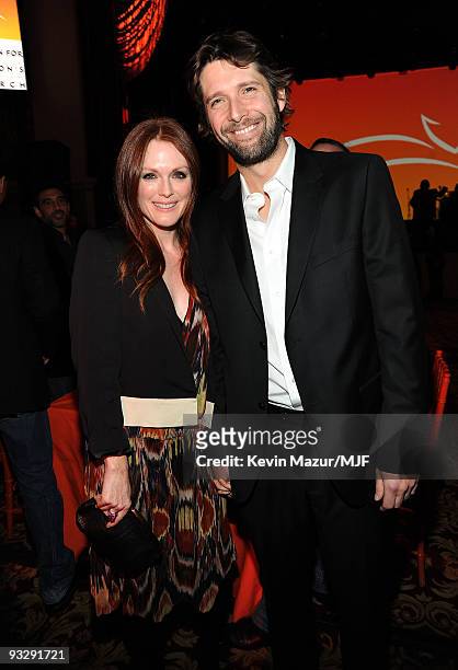 Julianne Moore and Bart Freundlich attend The Michael J. Fox Foundation�s 2009 Benefit, "A Funny Thing Happened on the Way to Cure Parkinson's" at...