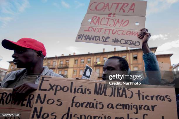 Hundreds of people protest in Nelson Mandela Square in memory of Mmame Mbaye, the Senegalese who died yesterday in the Lavapiés neighborhood. The...