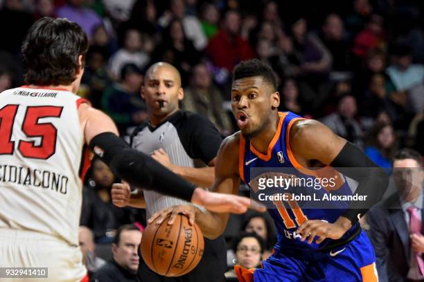 Sekou Wiggs of the Westchester Knicks dribbles the ball against the Windy City Bulls on March 16, 2018 at the Sears Centre Arena in Hoffman Estates,...