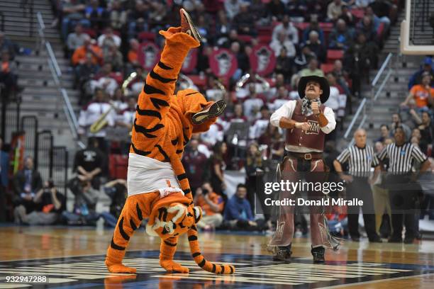 The Tiger, mascot for the Clemson Tigers, performs alongside Pistol Pete, the mascot for the New Mexico State Aggies, as the two teams play in the...