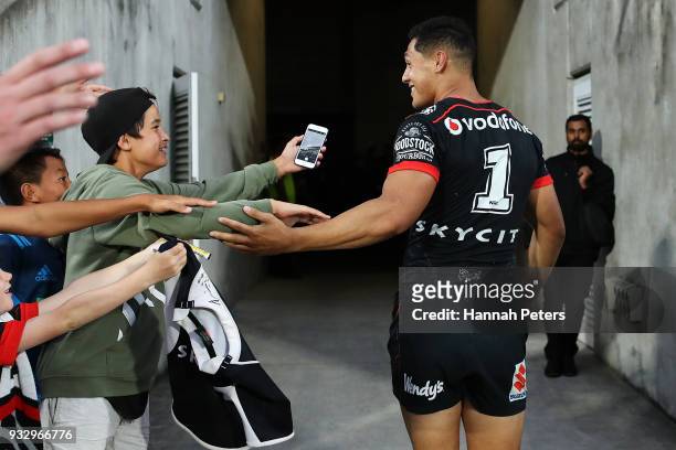 Roger Tuivasa-Sheck of the Warriors thanks the crowd after winning the round two NRL match between the New Zealand Warriors and the Gold Coast Titans...