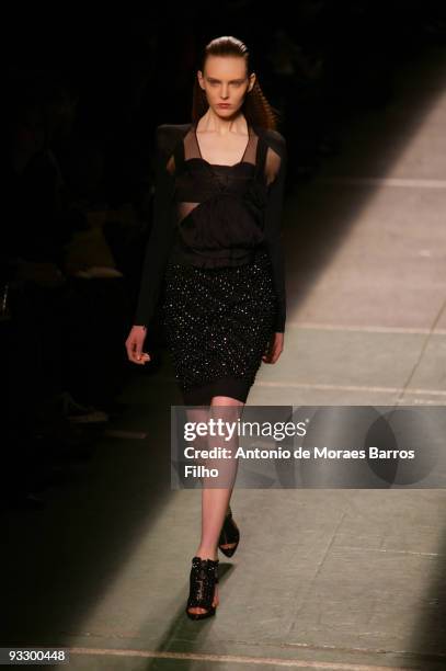 Models walk the runway at the Givenchy Ready-to-Wear A/W 2009 fashion show during Paris Fashion Week at Carreau du Temple on March 8, 2009 in Paris,...