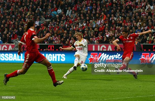 Stefan Kiessling of Bayer Leverkusen scores his team's first goal during the Bundesliga match between FC Bayern Muenchen and Bayer 04 Leverkusen at...