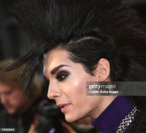 Singer Bill Kaulitz of "Tokio Hotel" attends the premiere of "Arthur und die Minimoys" on November 22, 2009 in Berlin, Germany.