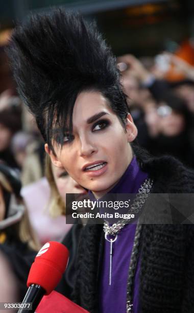 Singer Bill Kaulitz of "Tokio Hotel" attends the premiere of "Arthur und die Minimoys" on November 22, 2009 in Berlin, Germany.