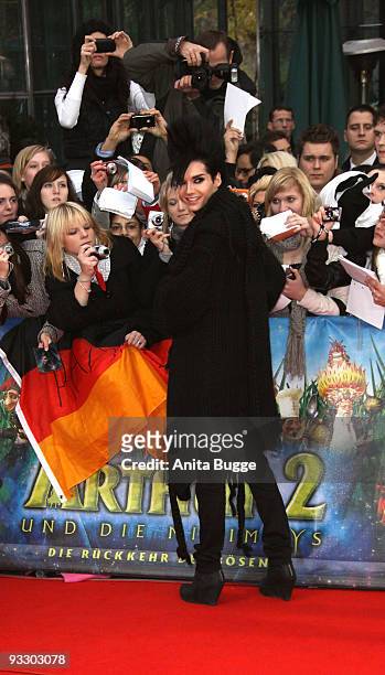 Singer Bill Kaulitz of "Tokio Hotel" attends the premiere of "Arthur und die Minimoys" on November 22, 2009 in Berlin, Germany.