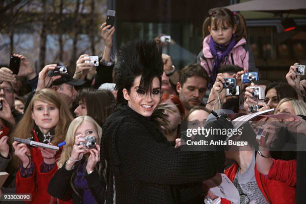 Singer Bill Kaulitz of "Tokio Hotel" attends the premiere of "Arthur und die Minimoys" on November 22, 2009 in Berlin, Germany.