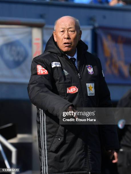 Head coach Masakazu Suzuki of Albirex Niigata looks on during the J.League J2 match between Yokohama FC and Albirex Niigata at Nippatsu Mitsuzawa...
