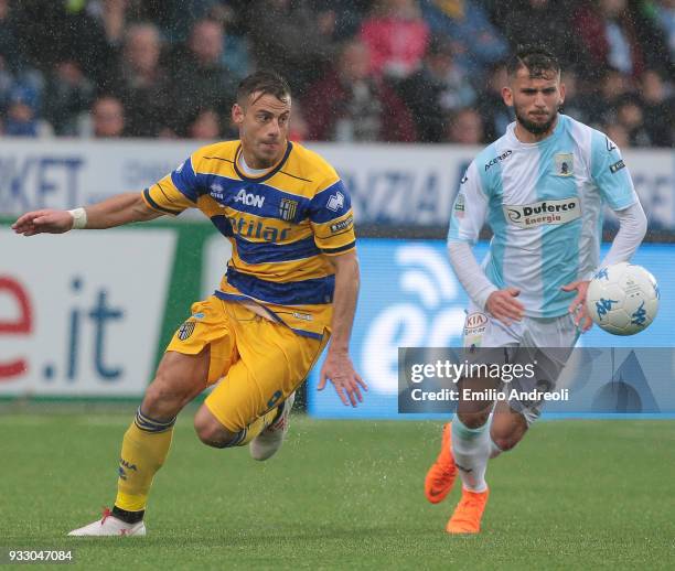 Emanuele Calaio of Parma Calcio 1913 in action during the serie B match between Virtus Entella and Parma Calcio at Stadio Comunale on March 17, 2018...