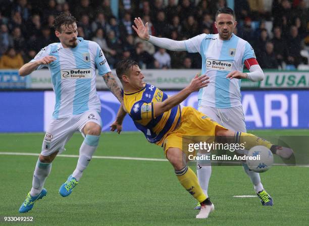 Emanuele Calaio of Parma Calcio 1913 misses a chance of goal during the serie B match between Virtus Entella and Parma Calcio at Stadio Comunale on...