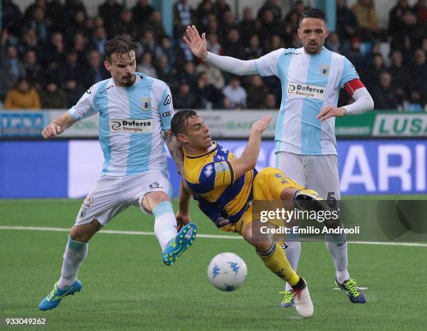 Emanuele Calaio of Parma Calcio 1913 misses a chance of goal during the serie B match between Virtus Entella and Parma Calcio at Stadio Comunale on...