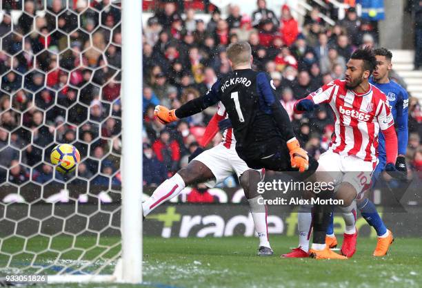 Maxim Choupo-Moting of Stoke City scores his side's first goal during the Premier League match between Stoke City and Everton at Bet365 Stadium on...