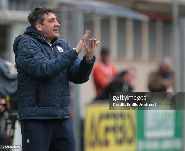 Virtus Entella coach Alfredo Aglietti issues instructions to his players during the serie B match between Virtus Entella and Parma Calcio at Stadio...