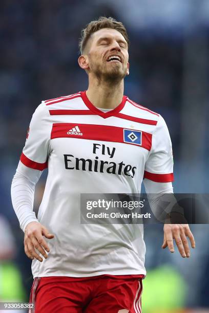 Aaron Hunt of Hamburg appears frustrated during the Bundesliga match between Hamburger SV and Hertha BSC at Volksparkstadion on March 17, 2018 in...