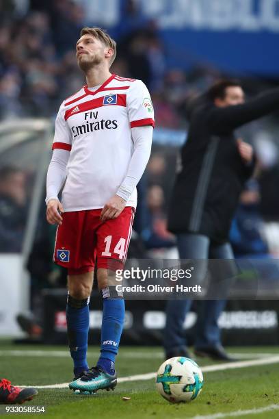 Aaron Hunt of Hamburg appears frustrated during the Bundesliga match between Hamburger SV and Hertha BSC at Volksparkstadion on March 17, 2018 in...