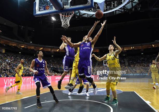 Dominic Lockhart, Stephan Haukohl of BG Goettingen, Niels Giffey of Alba Berlin, Jordan Loveridge of BG Goettingen and Bogdan Radosavljevic of Alba...