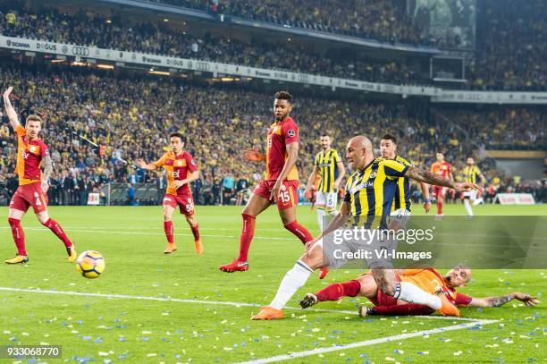 Serdar Aziz of Galatasaray SK, Yuto Nagatomo of Galatasaray SK, Ryan Donk of Galatasaray SK, Mehmet Topal of Fenerbahce SK, José Fernando Viana de...