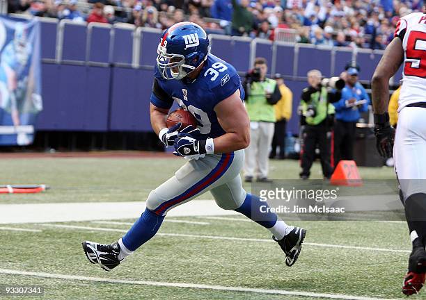 Madison Hedgecock of the New York Giants runs in a touchdown against the Atlanta Falcons on November 22, 2009 at Giants Stadium in East Rutherford,...