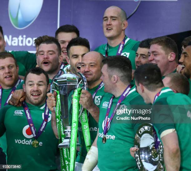 Ireland's Rory Best with Trophy during NatWest 6 Nations match between England against Ireland at Twickenham stadium, London, on 17 Mar 2018