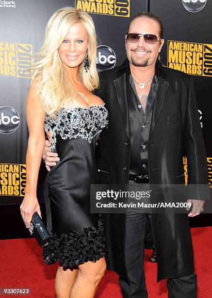 Lia Gherardini and Vince Neil arrives at the 2009 American Music Awards at Nokia Theatre L.A. Live on November 22, 2009 in Los Angeles, California.