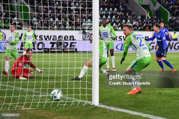 Robin Knoche of Wolfsburg scores an own goal to make it 0:1 during the Bundesliga match between VfL Wolfsburg and FC Schalke 04 at Volkswagen Arena...