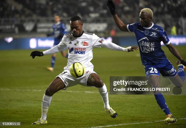 Amiens' Beninese defender Khaled Adenon vies with Troyes' Malian forward Adama Niane during the French L1 football match between Amiens and Troyes on...