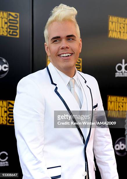 Perez Hilton arrives at the 2009 American Music Awards at Nokia Theatre L.A. Live on November 22, 2009 in Los Angeles, California.