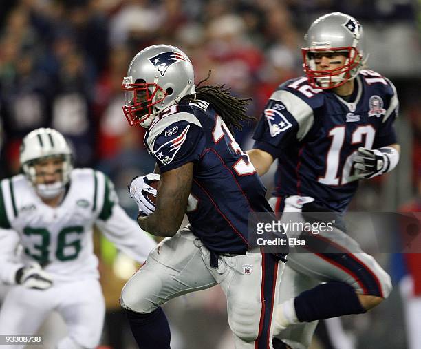 Tom Brady of the New England Patriots hands the ball off to Laurence Maroney in the third quarter against against the New York Jets on November 22,...