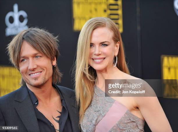 Musician Keith Urban and actress Nicole Kidman arrive at the 2009 American Music Awards held at the Nokia Theatre LA Live on November 22, 2009 in Los...