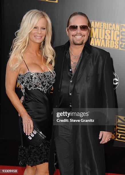 Singer Vince Neil and wife Lia Gherardini arrives at the 2009 American Music Awards at Nokia Theatre L.A. Live on November 22, 2009 in Los Angeles,...