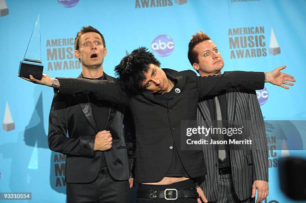 Musicians Mike Dirnt, Billie Joe Armstrong and Tre Cool of Green Da, winners of Alternative Rock Favorite Artist pose in the press room at the 2009...