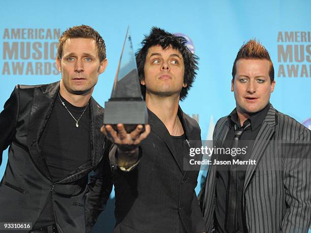 Musicians Mike Dirnt, Billie Joe Armstrong and Tre Cool of Green Da, winners of Alternative Rock Favorite Artist pose in the press room at the 2009...