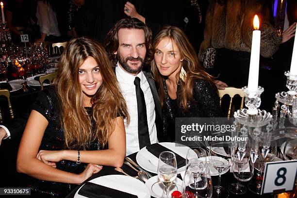 Frederic Beigbeder and guests attend the OTM Association dinner hosted by Babeth Djian and Pierre Pelegry, to raise funds for the children of Rwanda...