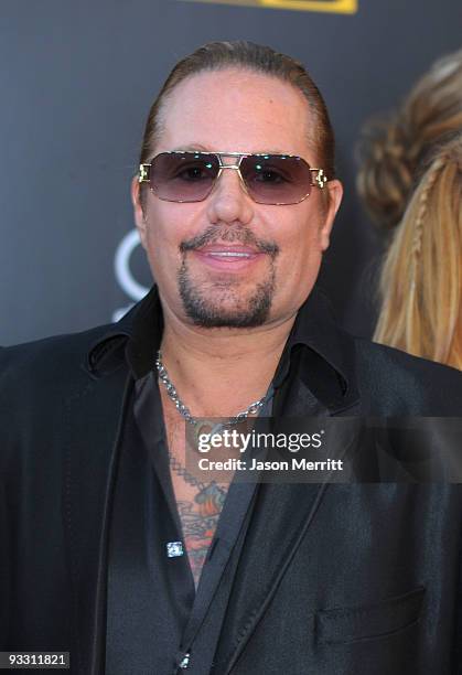 Vince Neil arrives at the 2009 American Music Awards at Nokia Theatre L.A. Live on November 22, 2009 in Los Angeles, California.