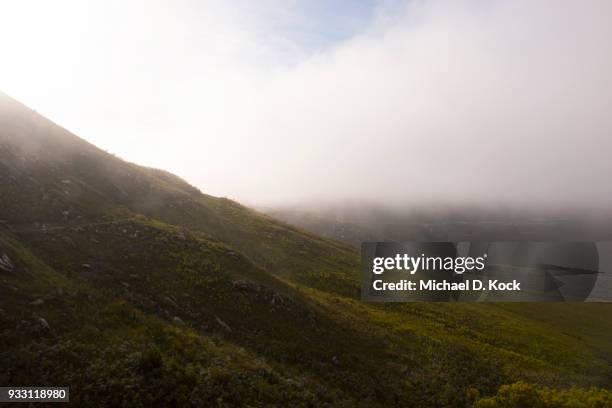 clouds and mist, koumashoek trail leading westward from the robinson pass in the outeniqua mountains, near to mossel bay and outdshoorn - mossel bay stock pictures, royalty-free photos & images