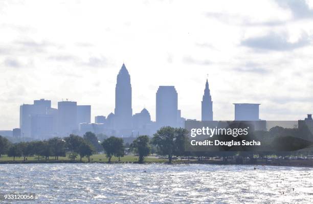 summer haze over the cleveland skyline - cleveland ohio flats stock pictures, royalty-free photos & images